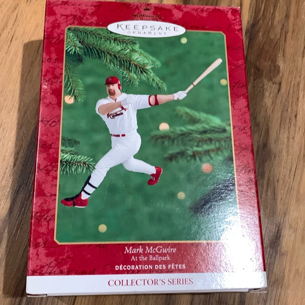 MLB Hallmark 2000 Mark McGwire St. Louis Cardinals Christmas Ornament in box